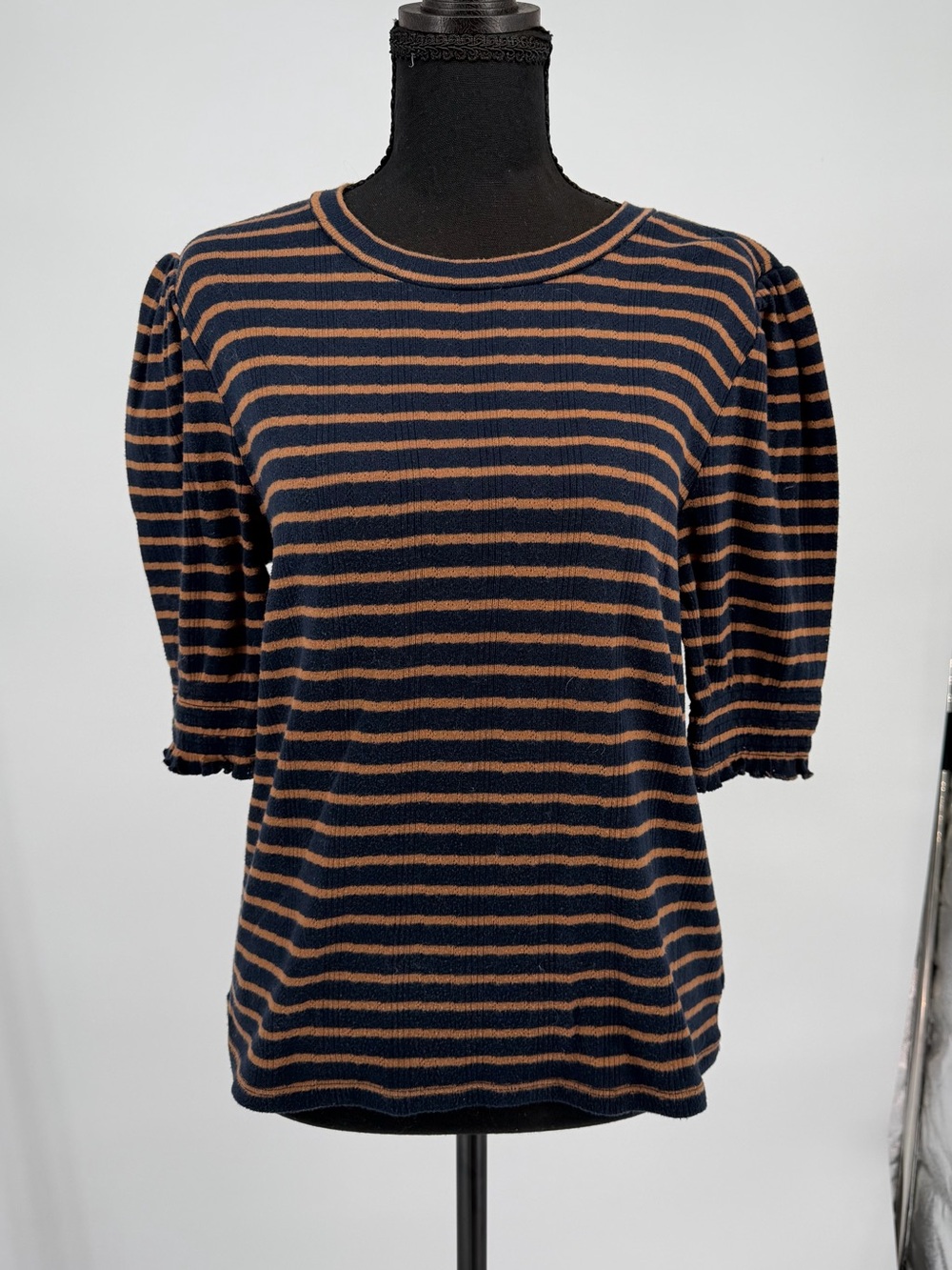 Lucky brand, Navy and caramel puff sleeve preppy‎ top